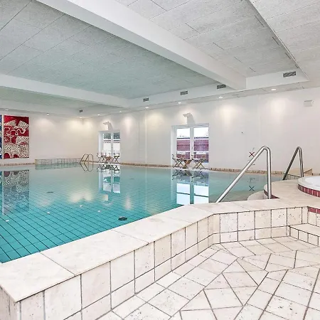 6 Person Holiday On A In Apartment