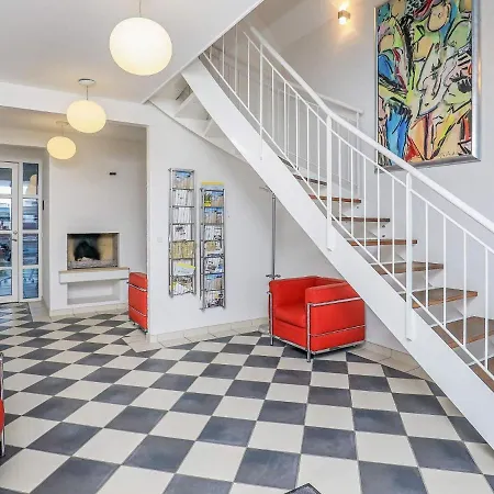 6 Person Holiday On A In Apartment *
