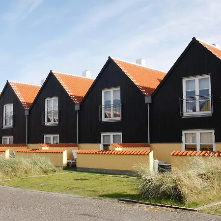 6 Person Holiday On A In Apartment
